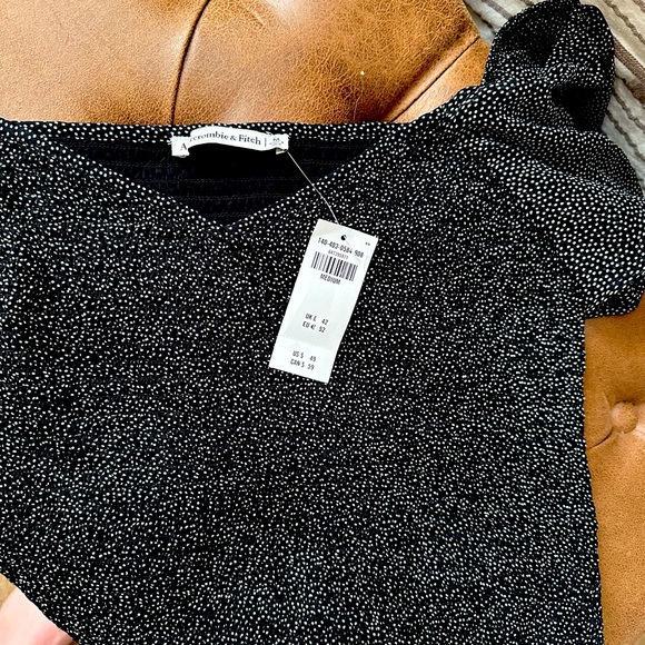 Abercrombie & Fitch NWT 
All-Over Smocked Flutter Sleeve Top - Picture 2 of 4